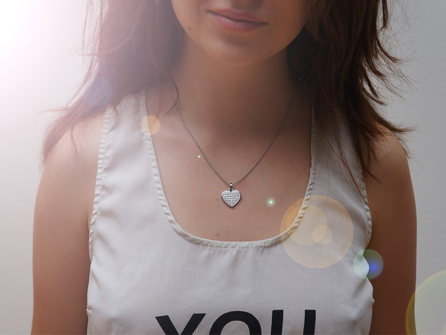 Halssmykke Inori Sparkly Heartproduct image #3